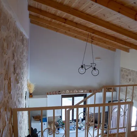 The Secret Ontas, Traditional Stone House Rethimno
