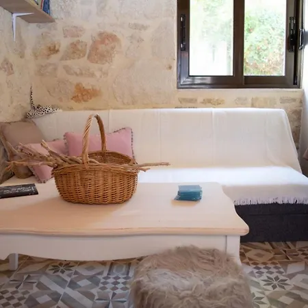 The Secret Ontas, Traditional Stone House Holiday home