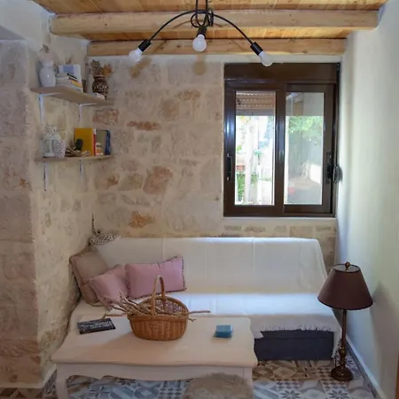 The Secret Ontas, Traditional Stone House Holiday home