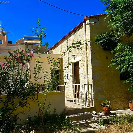 The Secret Ontas, Traditional Stone House Vakantiehuis