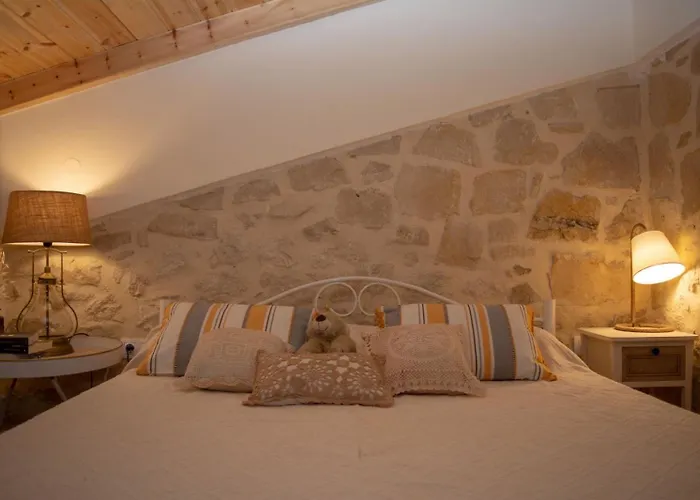 Vakantiehuis The Secret Ontas, Traditional Stone House *