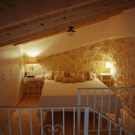 The Secret Ontas, Traditional Stone House Holiday home *
