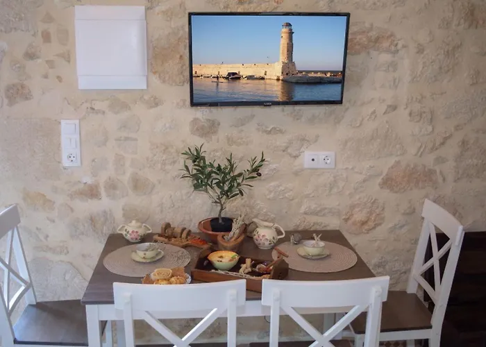 The Secret Ontas, Traditional Stone House